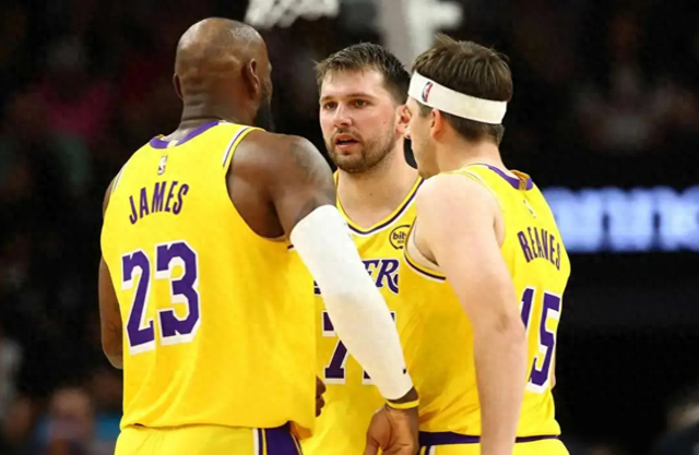 世界杯官方直播平台下载-10战9胜正式锁定季后赛！这支湖人究竟发生了哪些变化？|东契奇|詹姆斯|俄克拉荷马雷霆队|圣安东尼奥马刺队|克利夫兰骑士队_新浪体育_新浪新闻