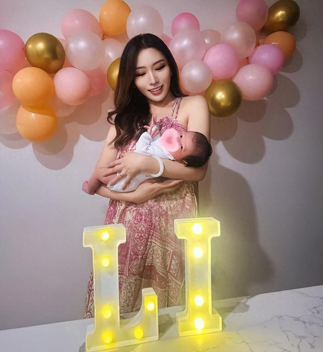 世界杯最新版安装-李弘权一家近照，24岁成巨星，妻子是白富美教师，顶薪没悬念了|上海队|cba联赛|上海男篮|NCAA|nba_新浪体育_新浪新闻